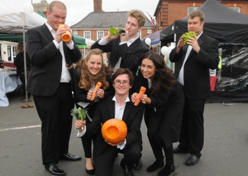 Orkestra Unik, Alat Musiknya Terbuat Dari Sayuran